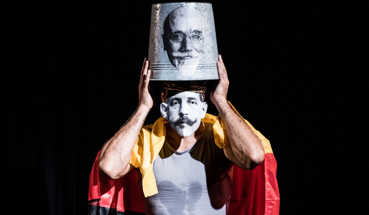 periodeyon-thiasos-apo-tin-eleana-georgoyli-sto-theatro-amalia-1