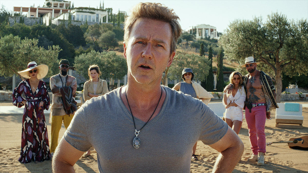 should-you-watch-glass-onion-a-knives-out-mystery-in-theaters