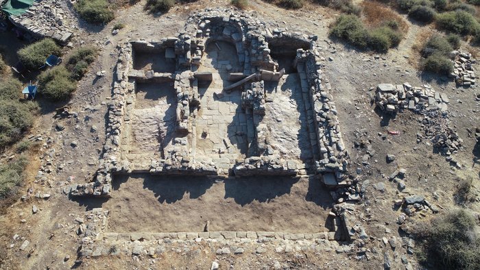 Αεροφωτογραφία της τρίκλιτης βασιλικής (φωτ. Κώστα Ξενικάκη).