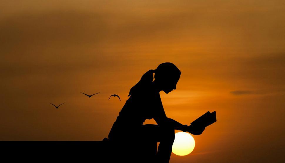 woman-reading